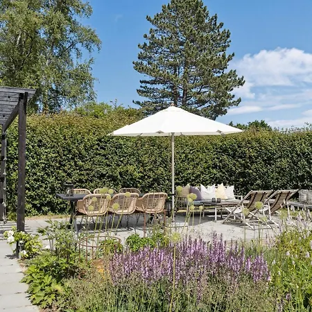 Oasis With Pergolas And Cozy Nooks Near *