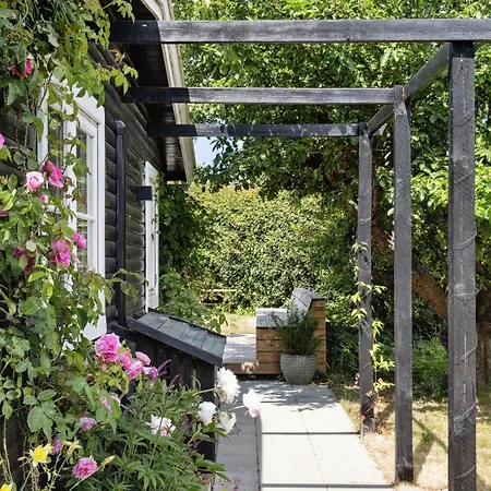 度假居 Oasis With Pergolas And Cozy Nooks Near